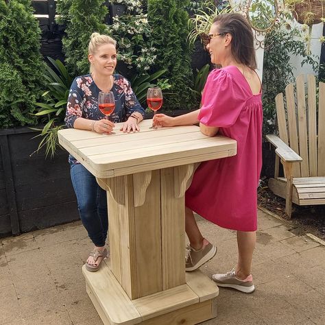 DIY plans to build an outdoor square pub bar table – Kenny's Yard: Outdoor woodworking plans Outdoor Pub Table Diy, Diy High Top Table Outdoor, Workshop Renovation, Diy Outdoor Bar Plans, Bar Leaner, Backyard Bars, Outdoor Pub Table, Garden Scapes, Patio Retreat