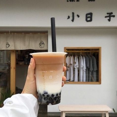 Bubble Tea Boba, Bubble Milk Tea, Pretty Drinks, Think Food, Food Goals, Boba Tea, Food Obsession, Cafe Food, Bubble Tea