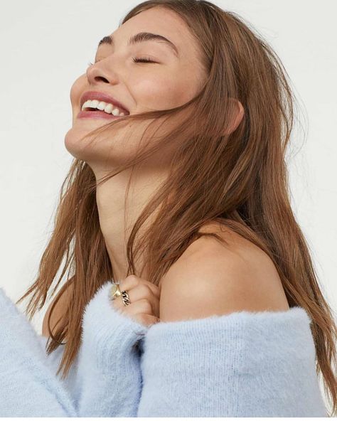 Grace Elizabeth ♡ on Instagram: “Lets laugh 😁” Khloe Kardashian Hair, Editorial Vogue, Mode Swag, Vogue Editorial, Grace Elizabeth, Shotting Photo, Tim Walker, Vogue India, Eyes Closed