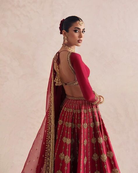 M I H H A (@mihhaofficial) • Instagram photos and videos Mirror Lengha, Isha Ambani, Red Bridal Lehenga, Wedding Dress Sewing Patterns, Indian Bride Outfits, Lehnga Dress, Designer Bridal Lehenga, Bridal Lehenga Red, Traditional Outfit