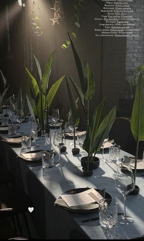 Monochrome Green Wedding, Restaurant Centerpieces, Tropical Tablescape, Wedding Table Scape, Event Table Settings, Event Table, Future Wedding Plans, Table Set Up, Deco Floral