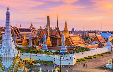 Grand Palace Thailand, Thailand Airport, Grand Palace Bangkok, Colorful Animal Paintings, Wat Arun, Official Residence, Grand Palace, European Architecture, Coastal Cities