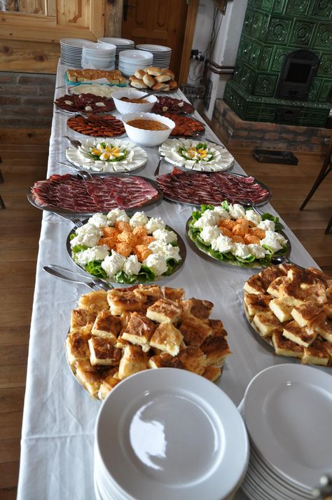 SERBIAN FOOD...HOME SWEET HOME Serbian Food, Albanian Recipes, Macedonian Food, Amazing Food Decoration, Kolaci I Torte, Serbian Recipes, Croatian Recipes, Party Food Platters, European Food