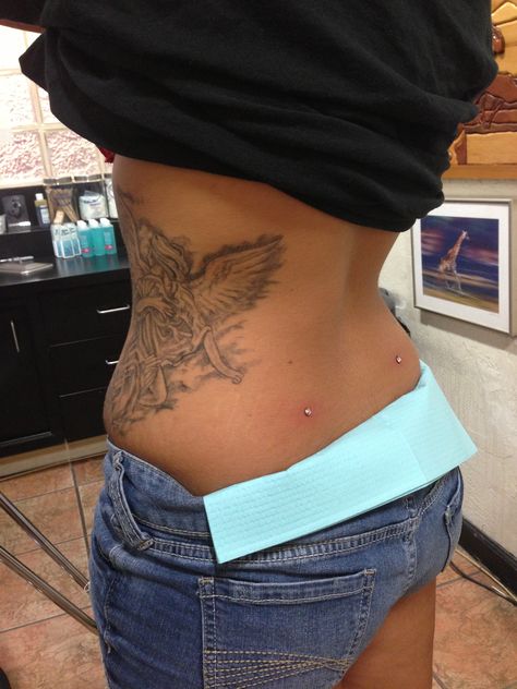 Back Pirsings, Surface Stomach Piercings, Piercings Women Body, Back Thermal Piercing, Back Dermal Piercing Plus Size, Back Dermals Aesthetic, Front Dermal Piercing, Back Dermals With Tattoo, Cool Body Piercings