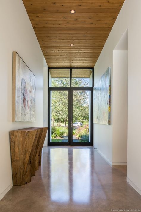 Carlton Woods Residence - Transparent front entry corridor with a ribbon wood ceiling passing through the interior and out to the back terrace. Downstairs Hallway, Rammed Earth Homes, The Woodlands Texas, Oak Trim, Timber Ceiling, Hallway Designs, Hallway Design, Wood Ceiling, Floor Plan Layout