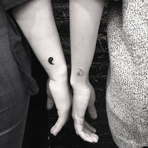 Couple Wrist Tattoos, Partner Tattoos, Ying Yang Tattoo, Matching Best Friend Tattoos, Neotraditional Tattoo, Couple Tattoos Unique, Yin Yang Tattoos, Couples Tattoo Designs, Bff Tattoos