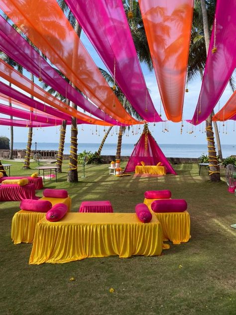 Mehandi Decorations At Home Terrace, Outdoor Mehendi Decor Ideas Simple, Budget Mehendi Decor, Mendhi Outdoor Decor, Mehendi And Sangeet Decor, Haldi And Sangeet Decoration, Terrace Mehendi Decor, Mehendi Event Decor, Punjabi Jaggo Decoration