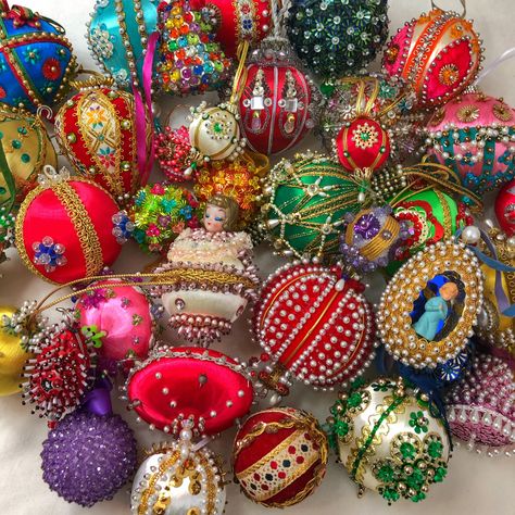 70s Christmas Ornaments, Diy Christmas Ornaments Vintage, Vintage Beaded Christmas Ornaments, Handmade Vintage Ornaments, Retro Christmas Diy Vintage Ornaments, Vintage Beaded Ornaments, Vintage Handmade Ornaments, Diy Styrofoam Ball Ornaments, Diy Vintage Ornaments Christmas