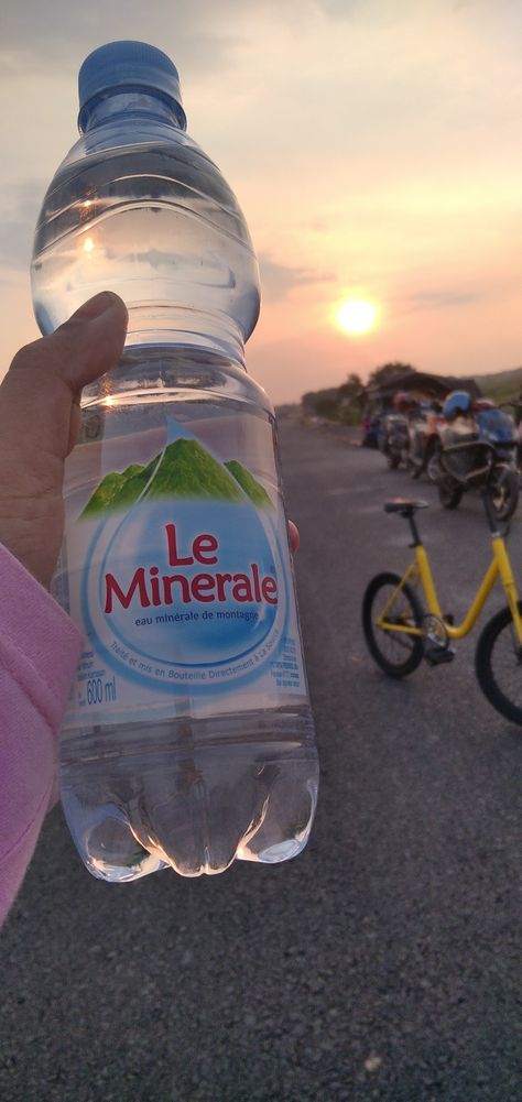 Air Mineral Aesthetic, Mineral Water Aesthetic, Minuman Aesthetic, Truk Besar, Water Aesthetic, Night Quotes, Good Night Quotes, Plastic Bottles, Water Bottle