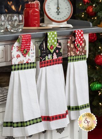 Kitchen Towels Diy, Dish Towel Crafts, Kitchen Towels Crafts, Kitchen Towels Hanging, Diy Towels, Towel Crafts, Shabby Fabrics, Kitchen Crafts, Hanging Towels