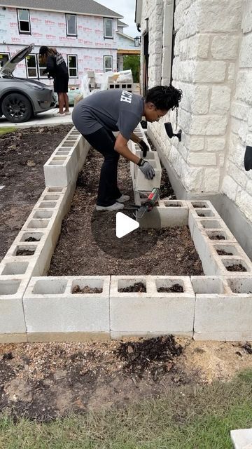 Kayla Simone | DIY Home + Lifestyle on Instagram: "me: indoorsy af. also me: lemme just try something real quick 😅  comment YOUTUBE for the full tutorial & product list!" Landscape Design Small Garden, Landscape Diy On A Budget, Diy Garden Landscaping Ideas, Weekend Yard Projects Diy, Front Yard Remodel, Easy Maintenance Garden Ideas, Flowerbeds Ideas Easy, Simple Landscaping Front Yard Budget Diy Ideas, Diy Outdoor Flower Pots