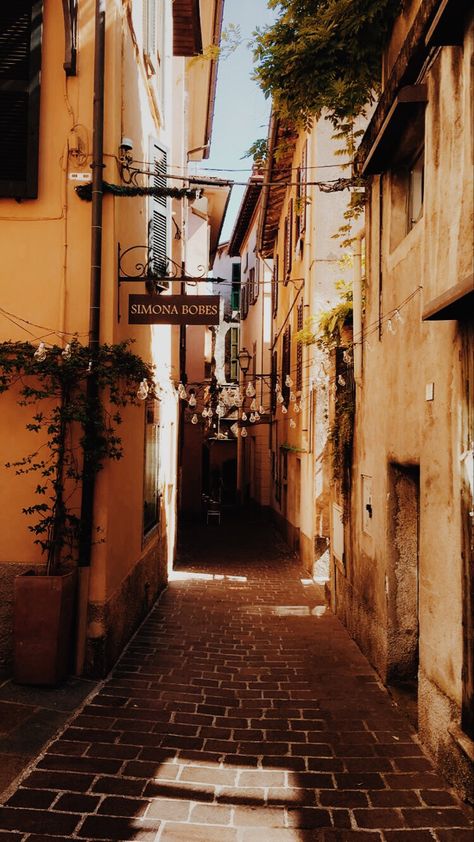 Medieval Street Aesthetic, European Streets Aesthetic, Old Streets Aesthetic, Italian Background Aesthetic, Italian Street Aesthetic, Italy Street Drawing, French Street Photography, Italian Street Photography, Europe Street Photography