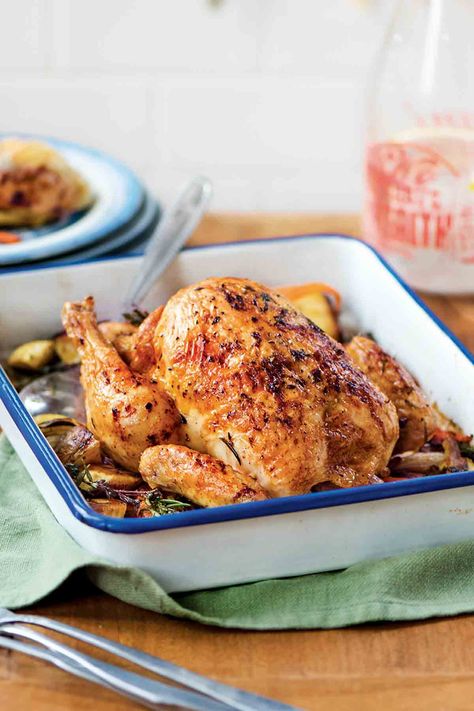 A roast chicken dinner automatically sounds more glamorous when you call it by its French name - poulet rôti. #chicken #roastchicken #onepan Chicken Poulet, French Chicken Recipes, Roast Chicken Dinner, Roti Recipe, Chicken Recipes Video, Whole Roasted Chicken, Roasted Root Vegetables, Bistro Style, French Roast