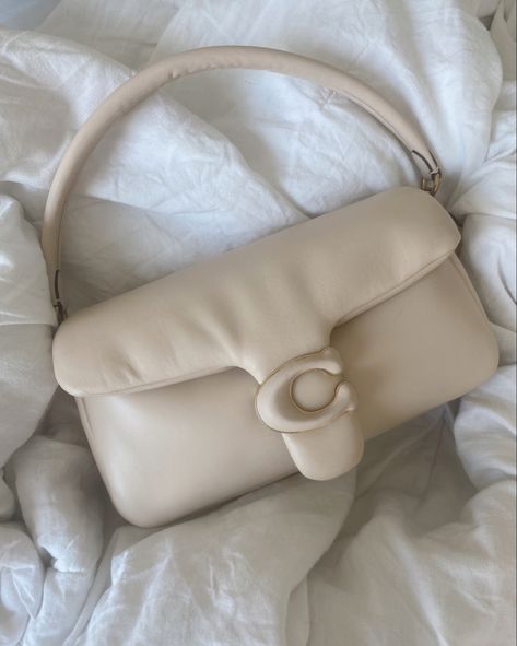 Coach pillow tabby. Summer trends summer 2021. 2021 fashion trends. j lo. Coach handbags. Trendy fashion. Street style. Aesthetic Aesthetic Purses, Aesthetic Purse, Coach Pillow Tabby, Pillow Tabby, Coach Pillows, Aesthetic Bags, Bags Aesthetic, Pretty Bags, Purse Styles