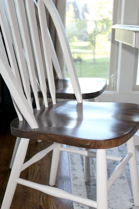 Painting Kitchen Chairs, Wood Chair Makeover, Old Kitchen Tables, Old Wood Table, Kitchen Table Makeover, Painted Chair, Chair Makeover, Table Makeover, Art Chair