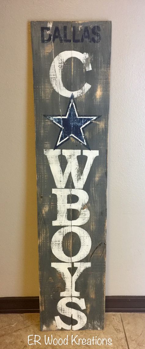 Dallas Cowboys Verticle Sign - Wooden Porch Sign - Rustic Sign Dallas Cowboys Crafts, Dallas Cowboys Signs, Cowboy Home Decor, Cowboy Room, Cowboys Wreath, Dallas Cowboys Decor, Cowboys Sign, Cowboy Crafts, Cow Boys