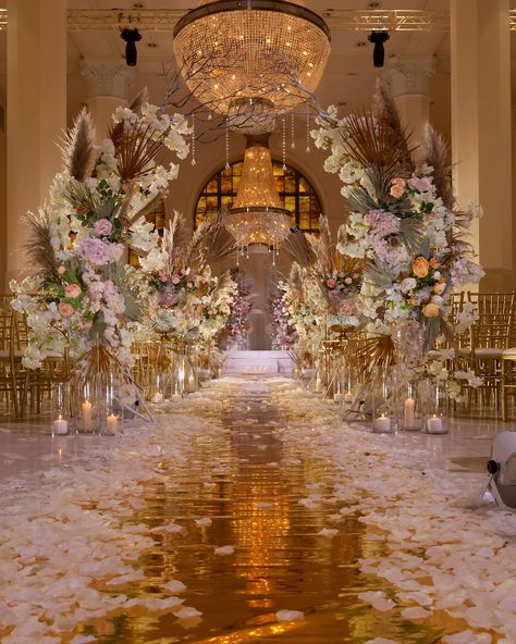 Gallery | Platinum Eventions Royal Garden Wedding Theme, Royal Theme Wedding Decor, Royal Wedding Venue Ideas, Royal Wedding Aesthetic Decor, Royal Wedding Venue Aesthetic, Fairytale Quince, Ethereal Wedding Theme, Royalty Wedding Theme, Regal Indian Wedding Decor