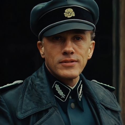 Tags ☆ #Inglouriousbasterds #hans #hanslanda #icon #movies Hans Landa, Inglourious Basterds, Christoph Waltz, Christian Bale, Quentin Tarantino, Amazing Spiderman, Waltz, Brad Pitt, Good Movies