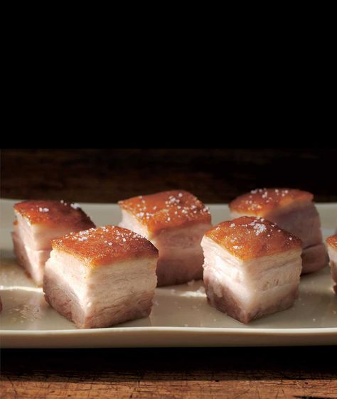 For this pork belly confit, Thomas Keller shows us how to transform as a slab of pork belly into meltingly tender porky goodness. Beef Confit Recipes, Pork Belly Confit, Pork Brine Recipe, Confit Recipes, Braised Pork Belly, Thomas Keller, Pork Belly Recipes, Brine Recipe, Crispy Pork Belly