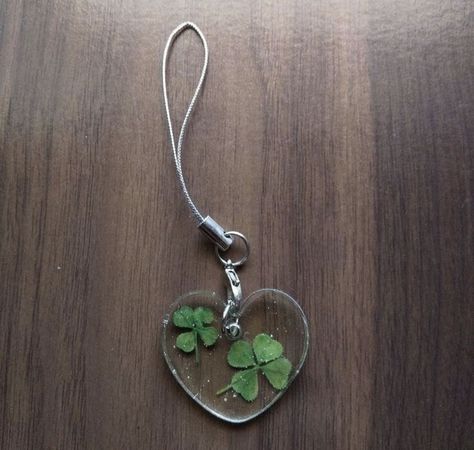 Clover Keychain, Green Clover, Clover Charm, Lucky Clover, Cute Keychain, Resin Charms, Lucky Girl, Four Leaf, Phone Charm