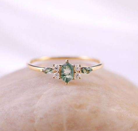 Unique Womens Engagement Rings, Unique Stone Engagement Rings Bohemian, Raw Moss Agate Ring, Inexpensive Engagement Rings Budget, Emerald Engagement Ring Dainty, Moss Stone Ring, Unique Rings Gold, Gold Ring Oval Diamond, Emerald Cut Green Engagement Ring