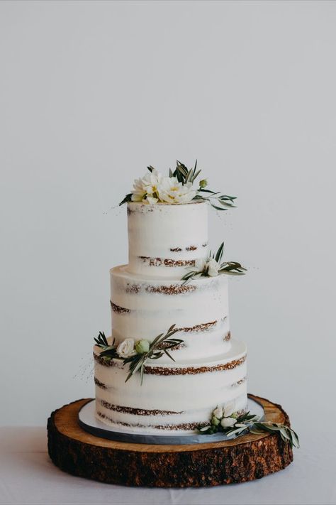 Rustic Mountain Wedding Cake, Small Mountain Wedding Cake, Mountain Outdoor Wedding, Cheap Mountain Wedding, September Mountain Wedding, Colorado Wedding Decor, Rustic Woodsy Wedding Decor, Rustic Mountain Wedding Decor, Rustic Cabin Wedding