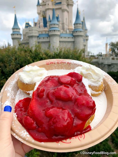 Foods At Disney World, Disneyland Snacks, Mickey Waffles, Disney Baking, Disney Foods, Disney Activities, Disney Desserts, Dining Plan, Breakfast Platter