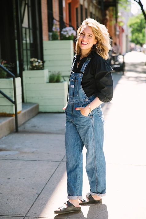 Cup Of Jo Week Of Outfits, Alison Piepmeyer, Outfits Con Jumper, Overalls Winter Outfit, Thrifting Hacks, Overalls Outfit Winter, Women In Suspenders, A Week Of Outfits, Week Of Outfits