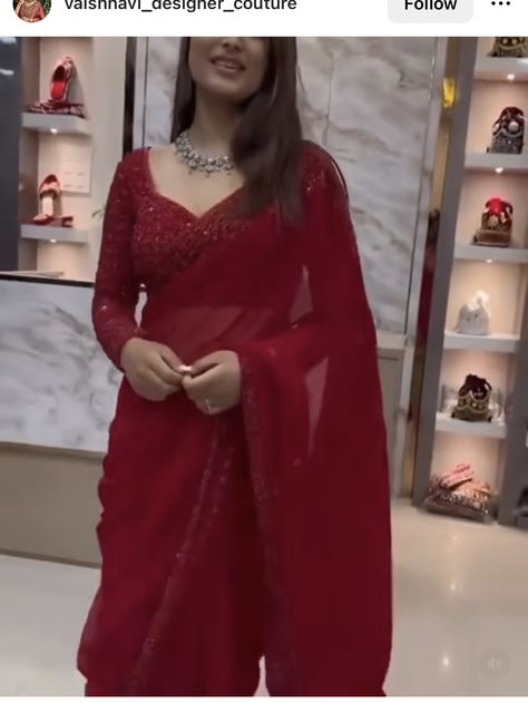 Red Saree Full Sleeve Blouse, Sweetheart Neckline Blouse Full Sleeves, Plain Red Blouse Design, Full Sleeves Blouse Designs Saree, Maroon Saree Blouse Combination, Red Full Sleeve Blouse, Full Sleeve Blouse Saree, Full Sleeve Saree Blouse, Red Saree Look Modern