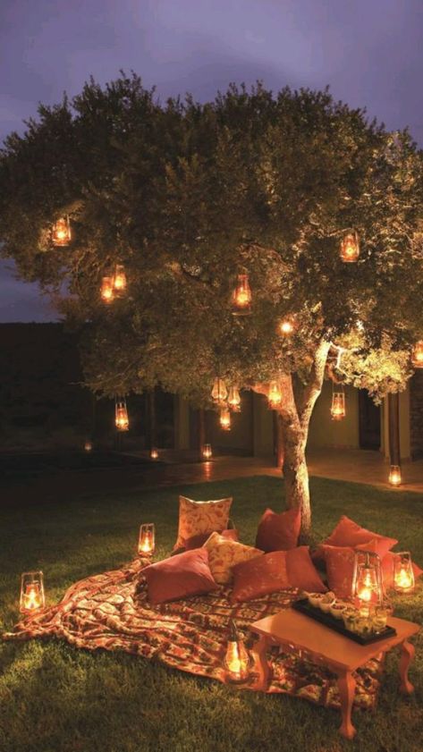 Night Picnic, Dream Dates, Fesyen Rambut, التصميم الخارجي للمنزل, घर की सजावट, Romantic Dates, Dream House Decor, The Grass, Backyard Decor