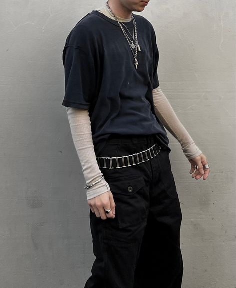 Casual Goth Men, Mens Grunge Fashion 90s, Summer Alt Outfits Men, Alt Men Outfits, Male Grunge Fashion, Alt Male Outfits, Men Outfits Grunge, Dark Outfits Men, Alt Fashion Men