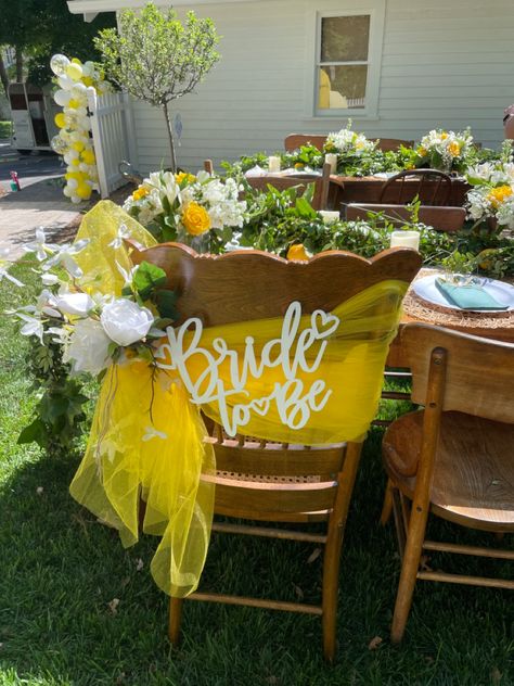 Bridal Shower Almafi Coast, Yellow Wedding Shower Ideas, She Found Ber Main Squeeze, She Found Her Main Squeeze Bridal Shower Favors, Bridal Shower Yellow Theme, Lemon Themed Wedding Shower Ideas, She Found Her Main Squeeze Bridal Party Favors, Lemon Bridal Shower Table Decor, She Found Her Main Squeeze Bridal Party Food