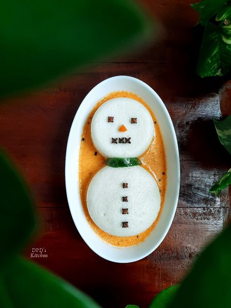 Indian Breakfast Photography, Indian Food Presentation, Indian Food Plating Ideas, Indian Food Presentation Ideas, Food Photography Christmas, Christmas Food Ideas, Breakfast Photography, Idli Recipe, Photography Christmas