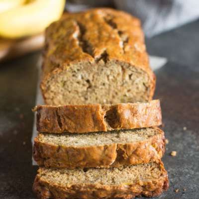 Skinny Banana Bread Banana Bread Recipe Healthy, Healthy Banana Bread, Healthy Banana, Make Banana Bread, Banana Bread Recipe, Unsweetened Applesauce, Banana Healthy, Delicious Bread, 100 Calories