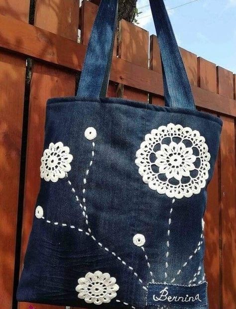 Denim Bag Diy, Denim Bag Patterns, Blue Jeans Crafts, Denim Handbags, Tote Bags Sewing, Crochet Handbags Patterns, Embroidery Bags, Handbag Pattern, Patchwork Bags