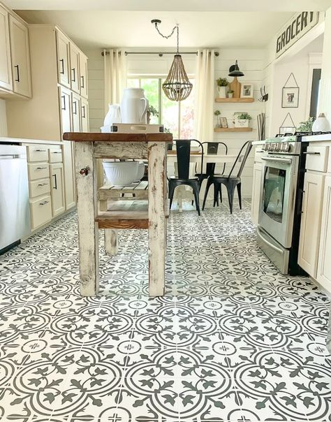 25 Gorgeous Modern Farmhouse and Cottage Kitchen Tile Ideas - Tatertots and Jello Kitchen Mosaic Floor, Cottage Kitchen Flooring, Mosaic Kitchen Floor, Farmhouse Kitchen Floor, Cottage Kitchen Tiles, Farmhouse Kitchen Flooring, Cozy Cottage Kitchen, Kitchen Floor Tiles Ideas, Sarah Joy