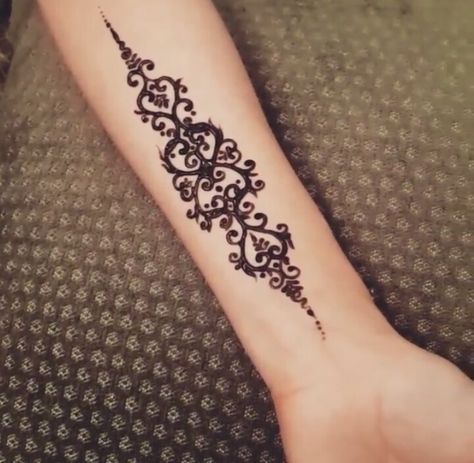 Arm henna Mehndi Eid, Arm Henna, Cool Henna, Henna Tattoo Designs Arm, Tatoo 3d, Henna Ink, Henne Tattoo, Tato Henna, Henna Tattoo Hand