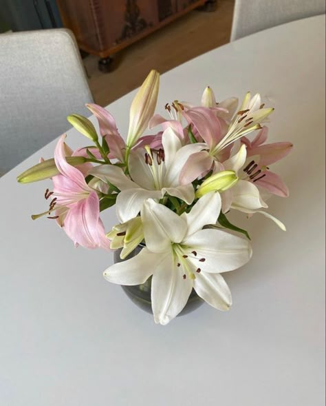 Lilly Flower, Boquette Flowers, Nothing But Flowers, Flower Therapy, Beautiful Bouquet Of Flowers, Pretty Plants, Little Flowers, Flower Lover, Lily Flower