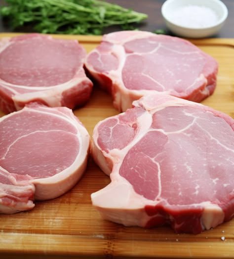 Don't let the fear of dry pork chops keep you from cooking them. Check out these five ways to put mouthwatering, juicy pork chops on the table. Pork Osso Bucco, Pork Shanks, Pork Shank, Veal Shank, Casserole Kitchen, Tender Pork Chops, Perfect Baked Potato, Cooking Pork Chops, Osso Bucco