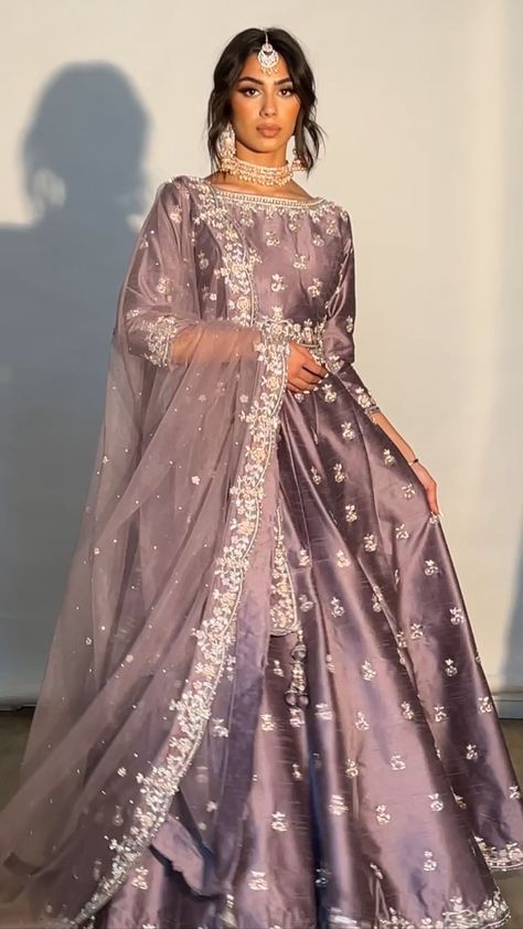 Purple Pakistani Outfit, Modest Asian Wedding Dresses, Lilac Wedding Dress Pakistani, Outfit Ideas For Reception, Modest Desi Wedding Dresses, Lavender Desi Dress, Lilac Desi Dress, Pastel Pakistani Dress, Purple Desi Wedding Dress