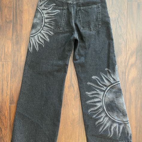 Very Unique Pair Of Jeans They Are Brand New Never Worn But No Tag. I Fell In Love With Them They Only Had A Size 28 So I Still Bought Them, And I’m A 27, Thought I Can Pull Them Off But To Big For Me :( So I’m Letting Them Go Diy Pants Design Paint, Painting In Jeans, Patched Up Jeans, Black Jeans Bleach Art, Black Jean Painting Ideas, Bleach Dye Pants, Custom Jeans Diy Men, Bleach Drawing On Jeans, Jean Thrift Flip