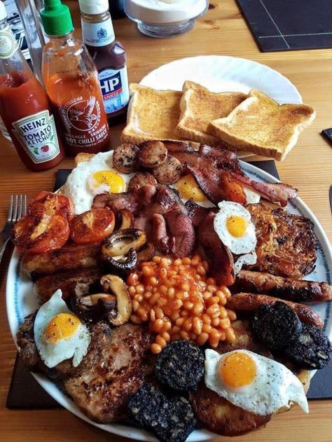 This is a full Scottish Breakfast. British Breakfast Recipes, Aussie Breakfast, Australian Dishes, British Breakfast, Aussie Food, Food Boards, Dinner Delicious, Full English Breakfast, American Breakfast