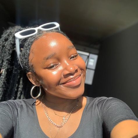 ushoti.m (@ushoti.m) | TikTok Big Forehead Black Women, Forehead Pictures, Draw Black, Big Forehead, Face Card, Pose Ideas, Pic Ideas, Picture Poses, Beauty Face