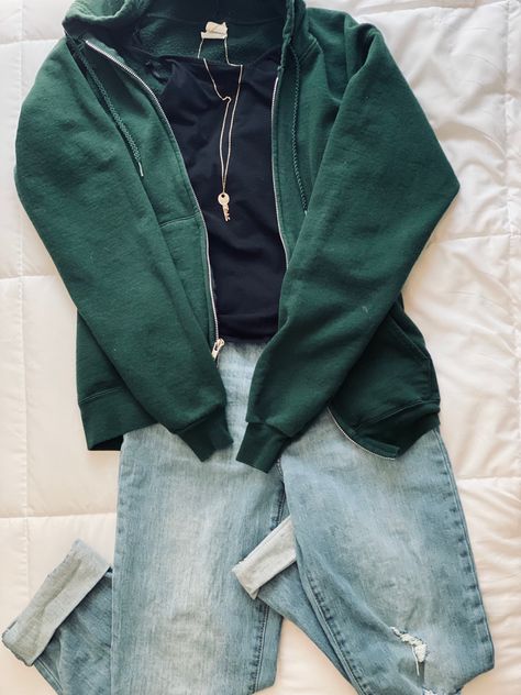 Dark Green Fleece Jacket Outfit, Dark Green Zip Up, Green Zip Up Hoodie Outfit Aesthetic, Green Zipup Hoodie Outfit Aesthetic, Green Zipper Hoodie Outfit, Outfits With Green Zip Up Hoodie, Olive Green Zip Up Hoodie Outfit, Green Zip Up Jacket Outfit, Green Zip Hoodie Outfit