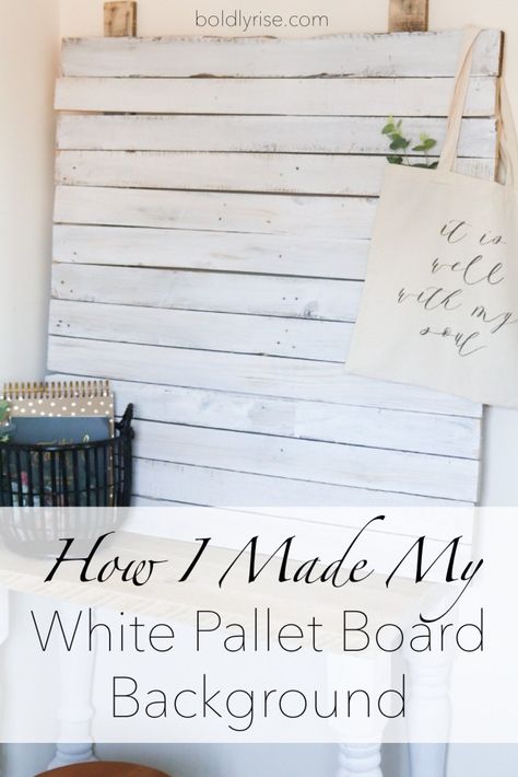 Wood Pallet Party Decorations, Diy Shiplap Backdrop, Pallet Photo Backdrop Diy, Pallet Background Backdrops, How To Make A Pallet Backdrop, White Pallet Backdrop, Pallet Board Backdrop, Pallet Picture Backdrop, Pallet Backdrop Diy