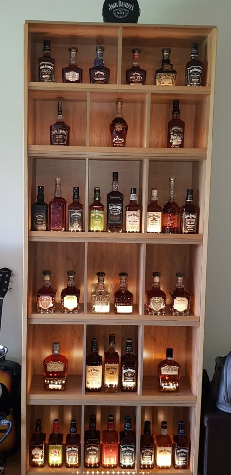 Liquor Collection Display, Den Bar Ideas, Whisky Bar Ideas, Liquor Shelves Bottle Display Bar Ideas, Liquor Shelf Ideas Display, Whiskey Display Ideas, Whisky Bar Home, Whisky Cellar, Liquor Shelf Ideas