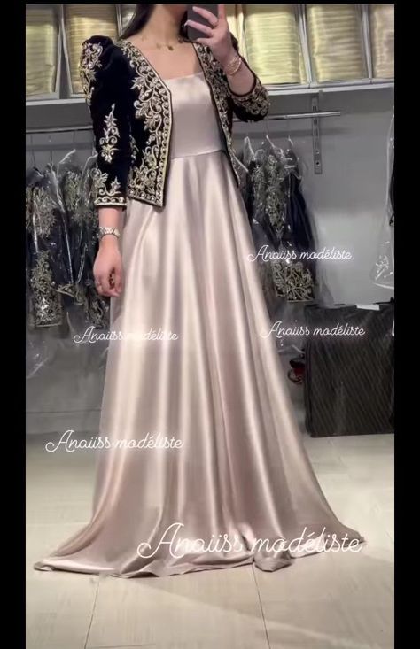 Gown Designs With Hijab, Hijab Outfit For Wedding, Stylish Wedding Dresses Pakistani, New Stylish Dress Designs Pakistani, Dresses To Wear To A Wedding Pakistani, Hijab Pakistani Outfit, Suits Design Party Wear, Pakistani Fancy Dresses Wedding Outfits, Elegant Pakistani Dresses