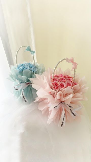 Bouquet Wisuda, Buket Mini, Kado Valentine, Paper Rose Craft, Bucket Diy, Satin Bouquet, Balloon Bouquet Diy, Ribbon Flowers Diy, Round Bouquet