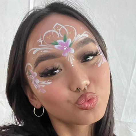 Face Paint Crown, Simple Face Paint, Halloween Face Paint Ideas, Face Painting Flowers, Easy Face Painting Designs, Princess Face Painting, Glitter Face Paint, Fairy Face Paint, Cool Face Paint