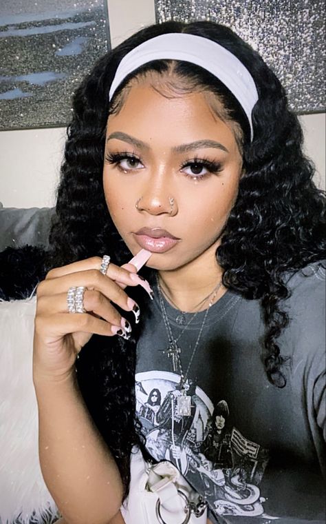 Headband Hairstyles Outfit, Curly Hairstyles Headband, Curly Hair With Headband, Curly Hairstyles With Headbands, Cute Nose Piercings, Hair Laid, Headband Wigs, Baddie Hairstyles, Full Lace Wig